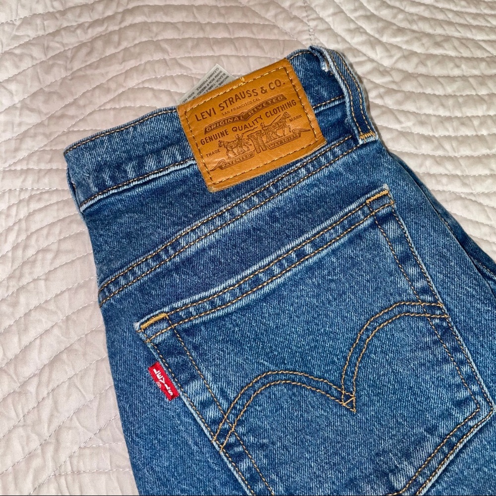 Levi Wedgie fit straight